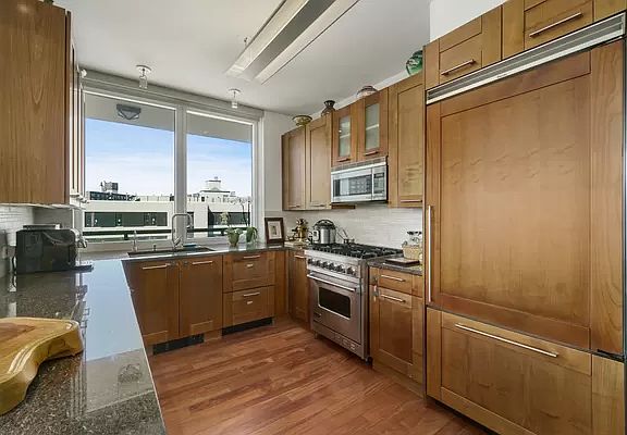 5th image of 640 W 237th St APT 8C