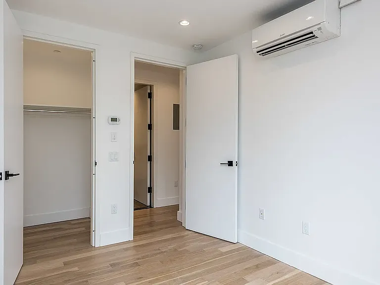 16 N Henry St #3B — Photo 8