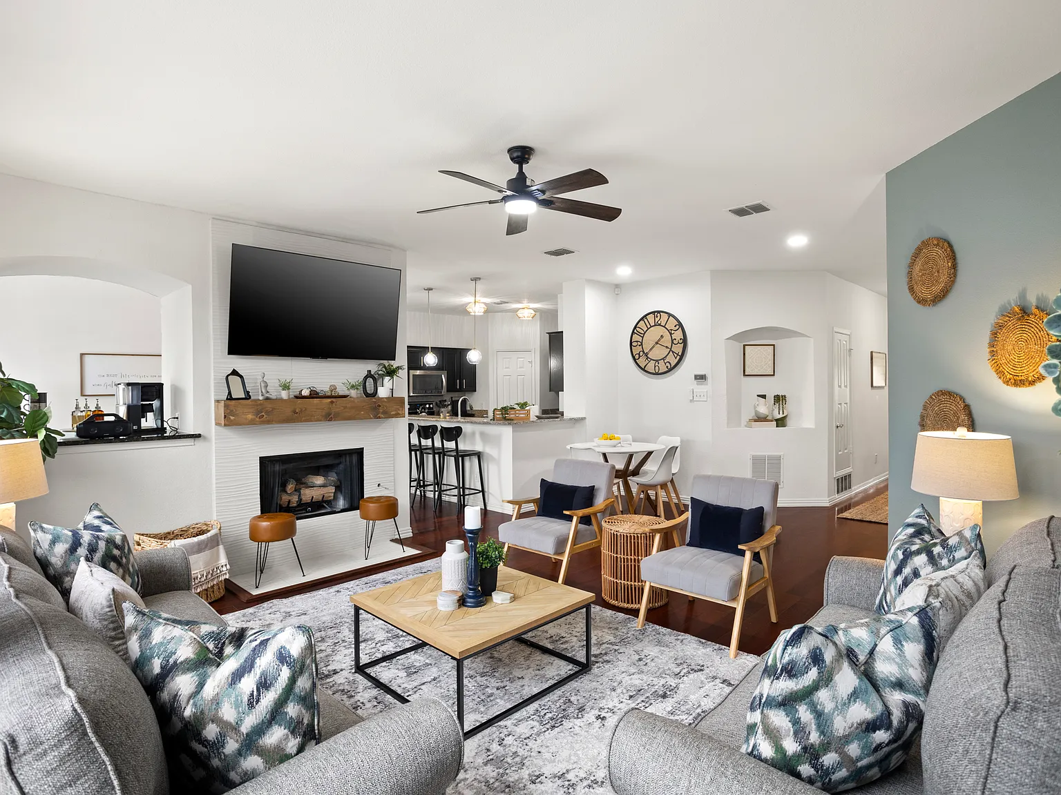 3 bed, 1739 sqft, $7,950 — Photo 3