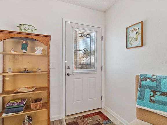 3rd image of 4917 Colonnades Cir E