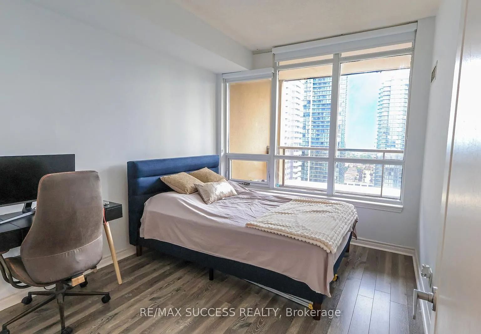 3 bed, $3,200 — Photo 4