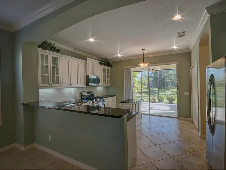 4910 Newport News Cir — Photo 9