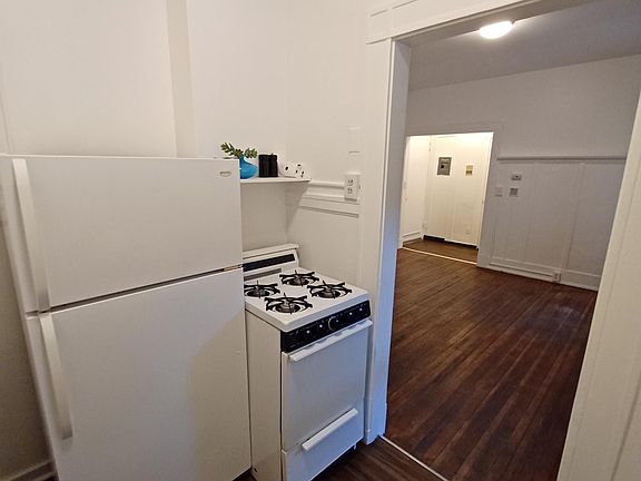 3rd image of 1819 Bellevue Ave #303