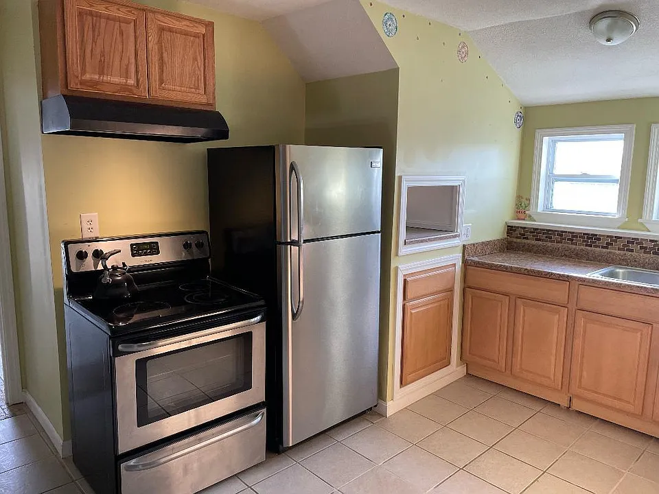 8-10 Sanford Ave #3