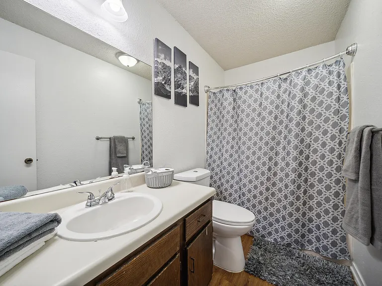 Shady Hollow Apartments — Photo 11