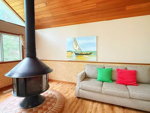 2nd image of 34 Morgan Ave