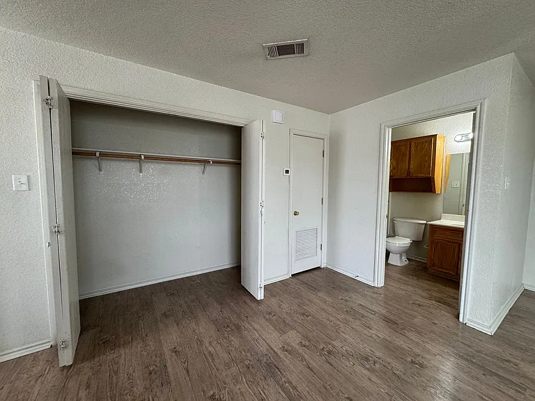 411 E Central TX Expwy — Photo 4