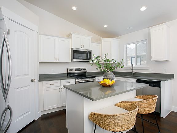 5th image of 2369 E Prairie Ln