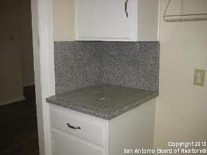 5th image of 606 Shadywood Ln