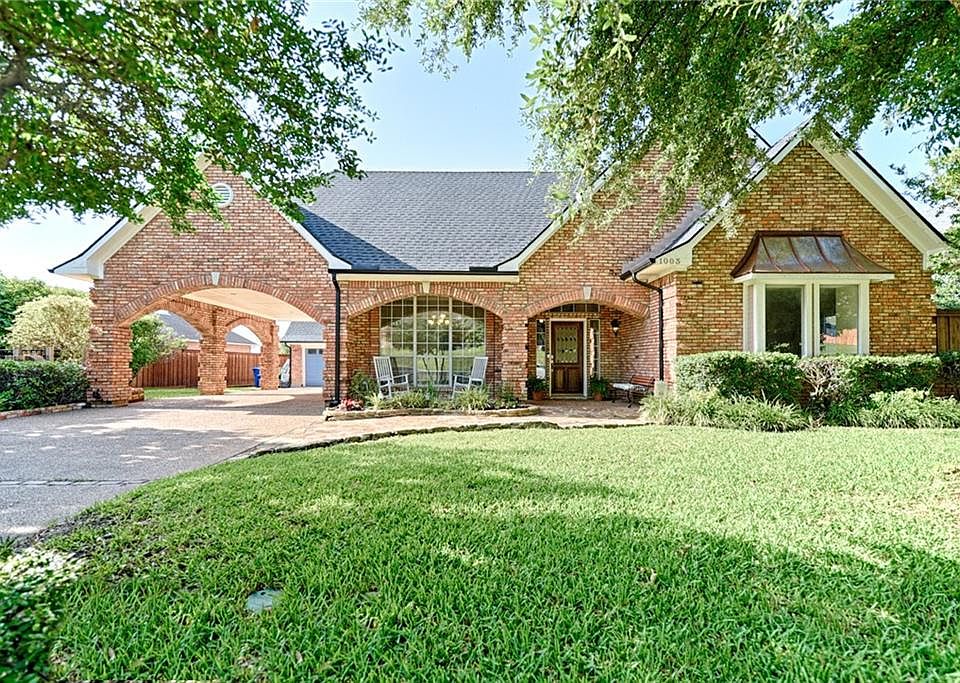 1st image of 1003 Cambridge Dr