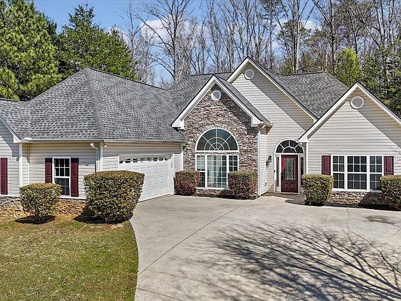 2nd image of 25 Cherokee Hills Dr