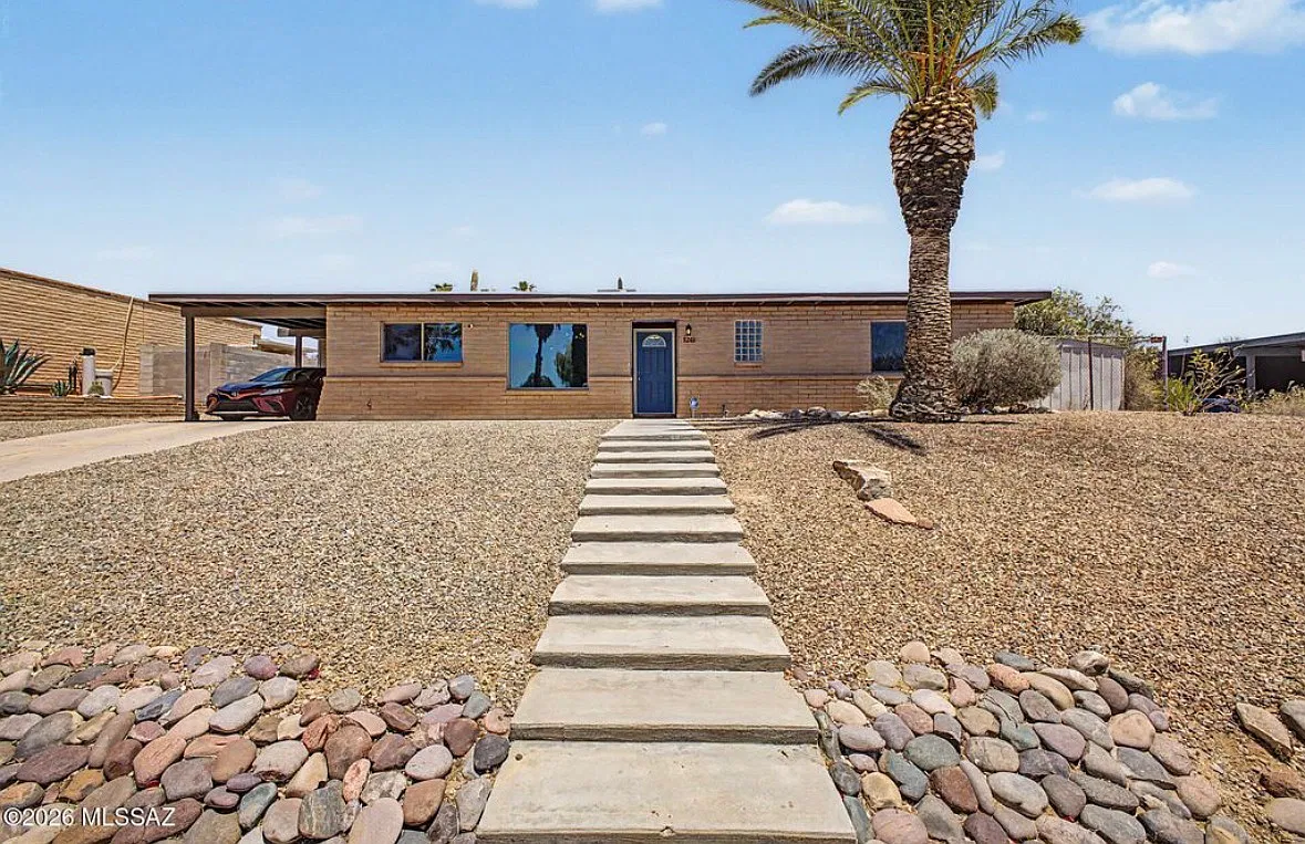 5 bed, 1898 sqft, $2,600 — Photo 1