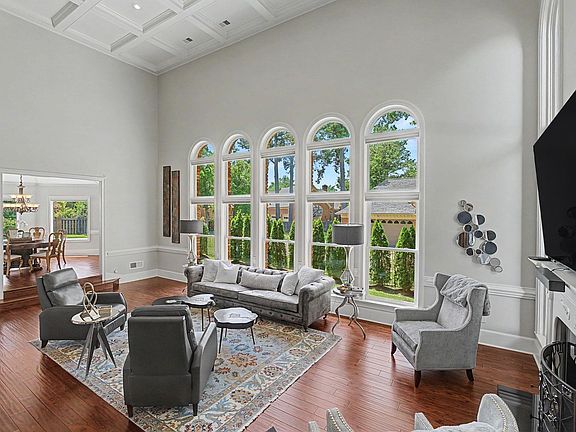 5th image of 3318 Clubhill Dr