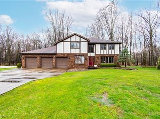 2691 Oak Forest Dr, Niles, OH 44446