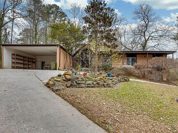 2nd image of 200 Valley View Dr