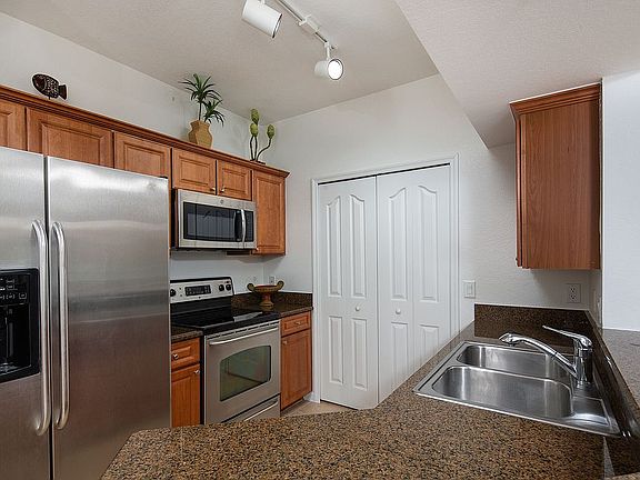 5th image of 12940 Positano Cir APT 206
