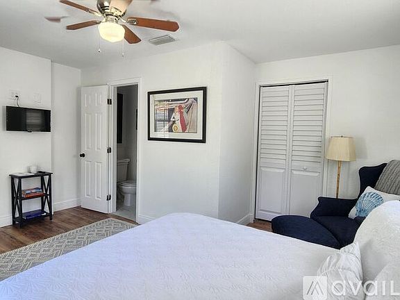 4th image of 6211 Lake Ave