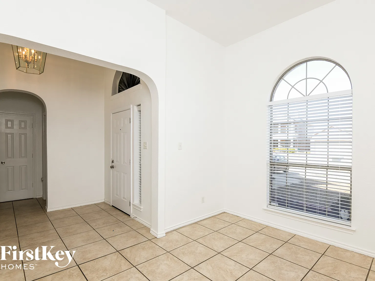4 bed, 2.5 bath, 2432 sqft, $2,545 — Photo 4