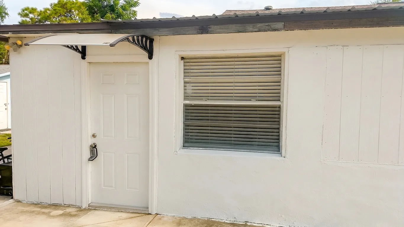 Studio, 988 sqft, $1,100 — Photo 1