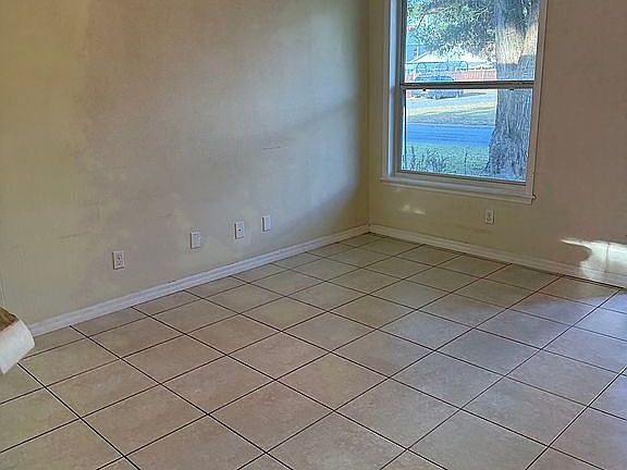 3rd image of 228 Spring St