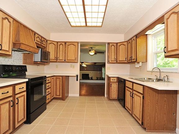 3rd image of 8918 Westminster Ct