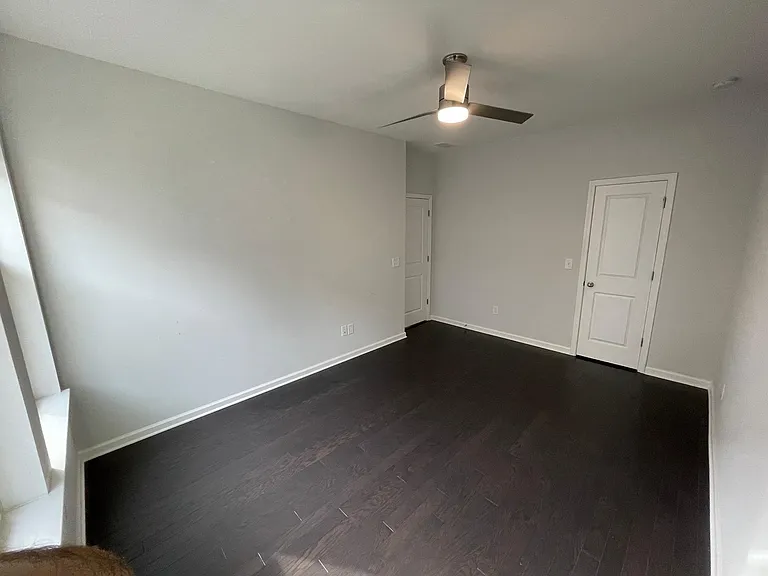 Bedroom (hardwood floor)