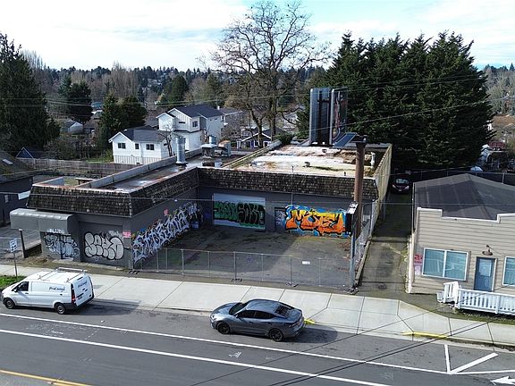 3rd image of 9739 Greenwood Avenue N