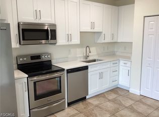 9806 Roundstone Cir, Fort Myers, FL 33967