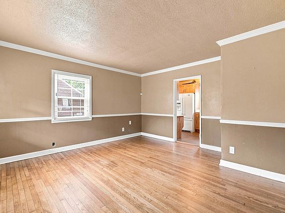 4th image of 416 Broughton St