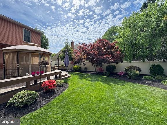 4th image of 2304 Lakeshire Dr