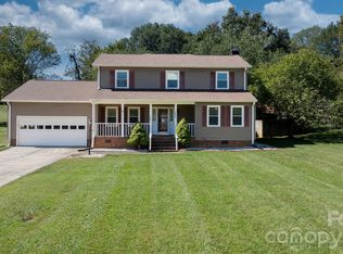 3675 10th St, Hickory, NC 28601