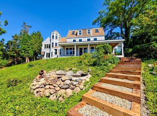 10 Squeteague Harbor Road, Cataumet, MA 02534