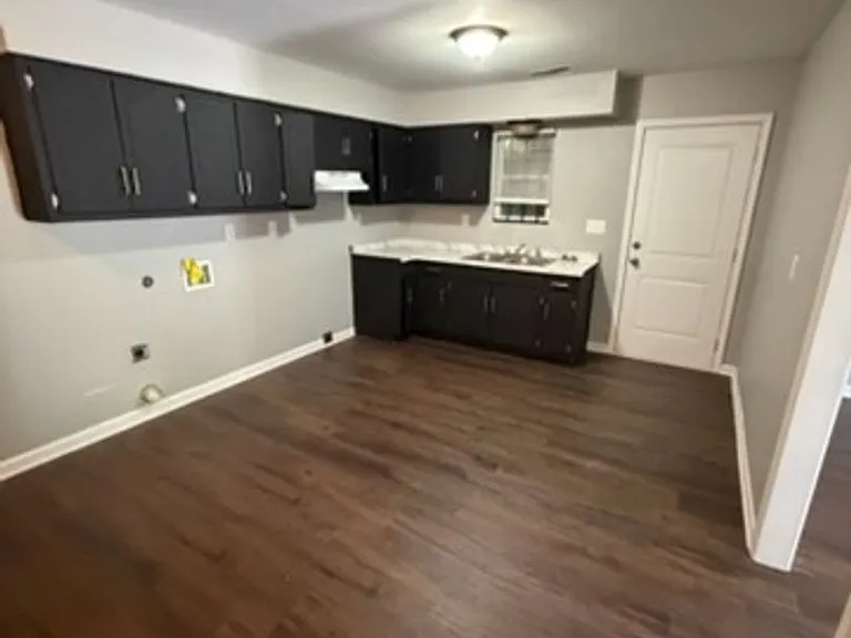 1629 S Lauderdale St — Photo 2