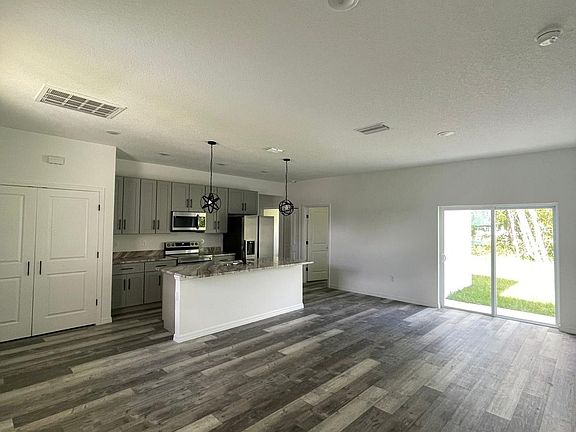 2nd image of 915 Alsace Dr