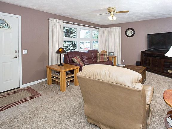 3rd image of 4444 Vaughn Ln