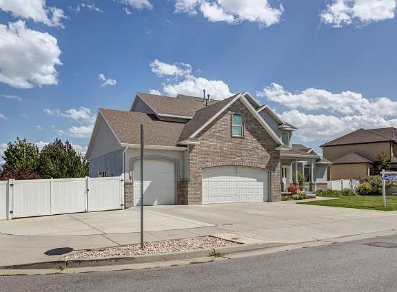 2nd image of 8017 S Camas Meadows Cir