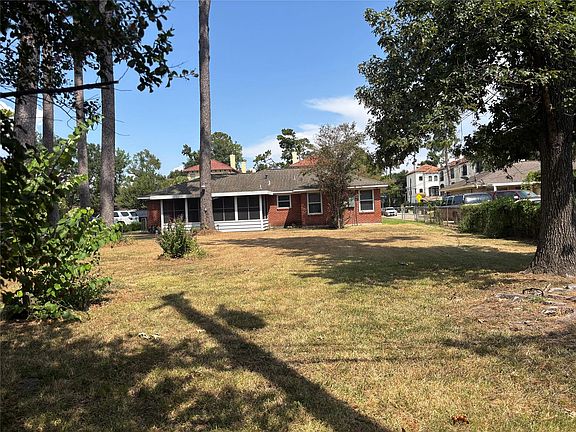 3rd image of 1301 Antoine Dr