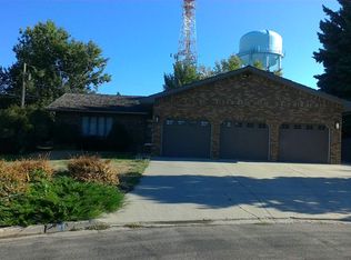 804 Clarke Dr, Minot, ND 58701