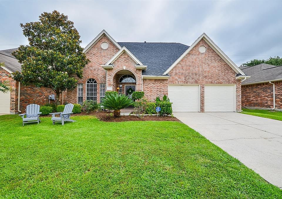 Welcome home to 17102 Sandestine drive!