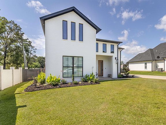 3rd image of 101 Belle Vue Dr
