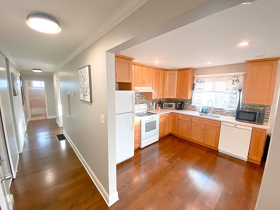 2nd image of 8 Linden Ave APT 4