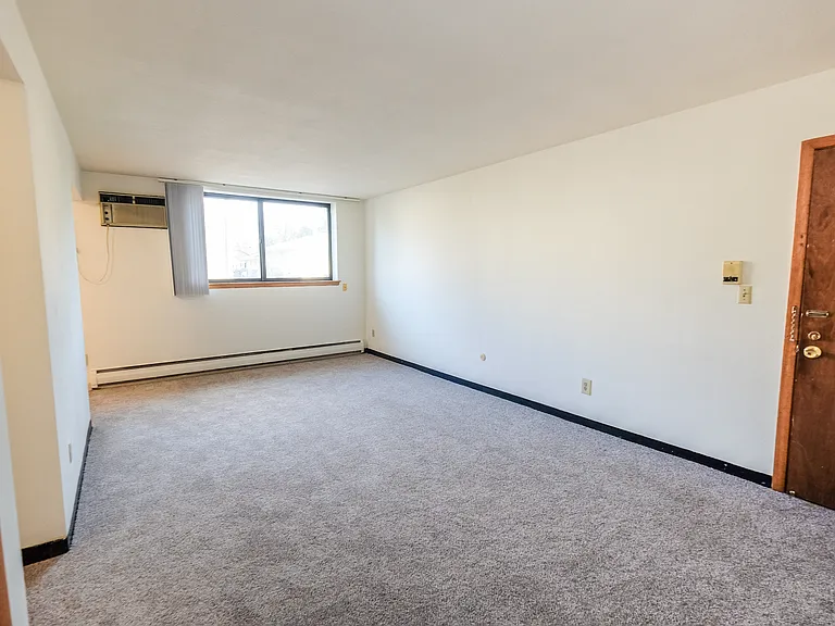 Randolph Apartments — Photo 9