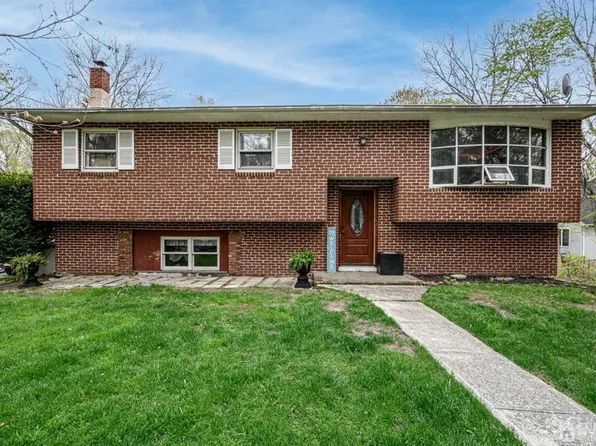 34 River Rd, Stanhope, NJ 07874