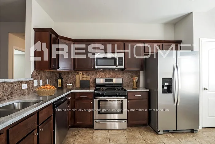 4 bed, 2.0 bath, 1714 sqft, $1,855 — Photo 2