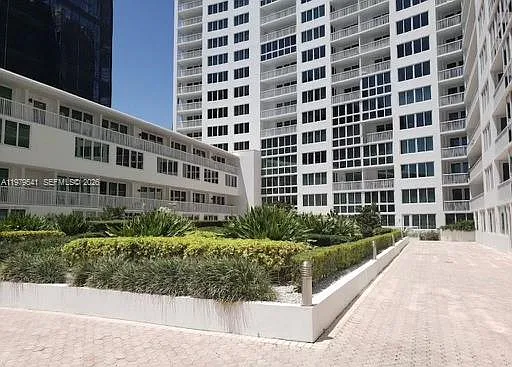 5401 Collins Ave #526 — Photo 6