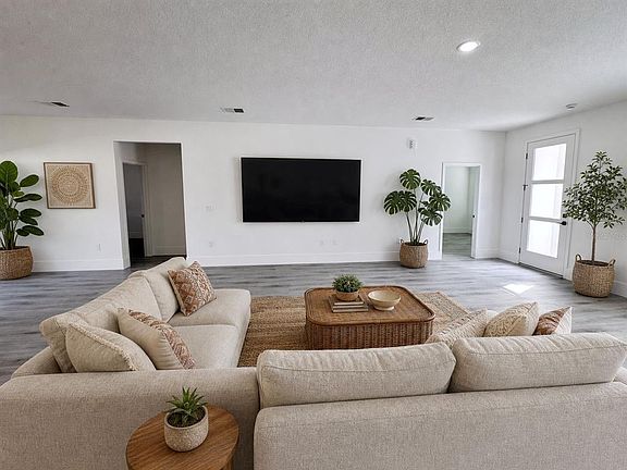 5th image of 3741 W Forest Dr