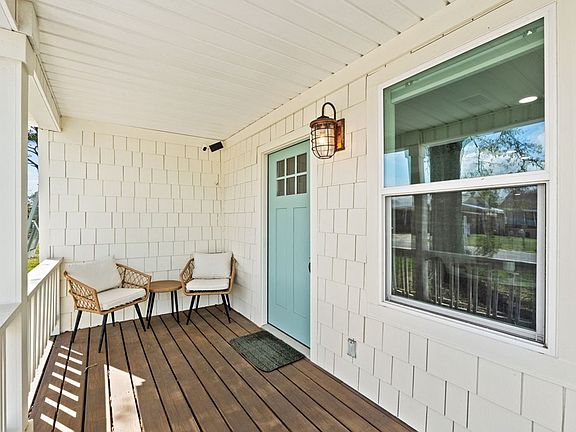 3rd image of 209 16th St