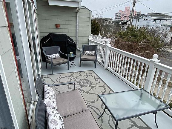 2nd image of 1610 Wesley Ave #C2