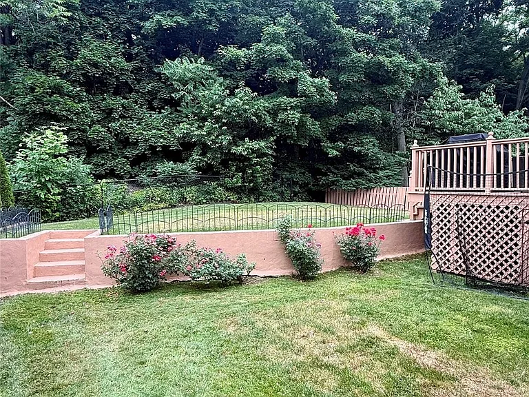 18 Coralyn Ave — Photo 9