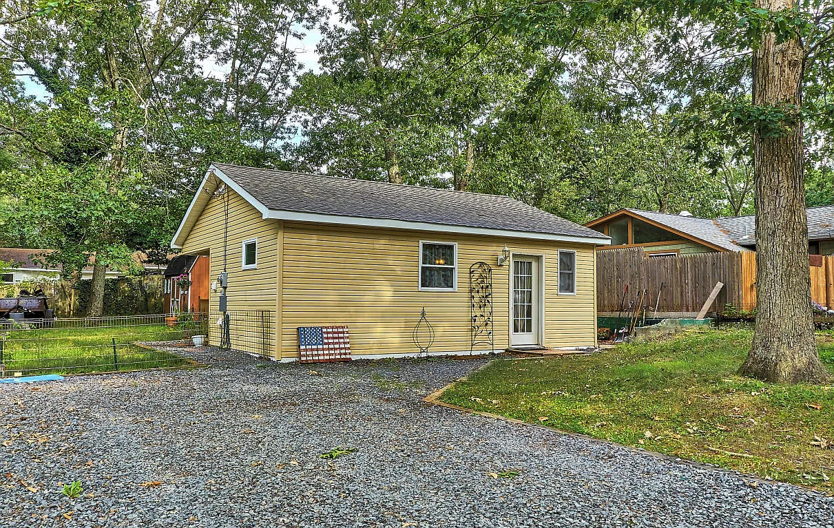 21 Chestnut St photo 1